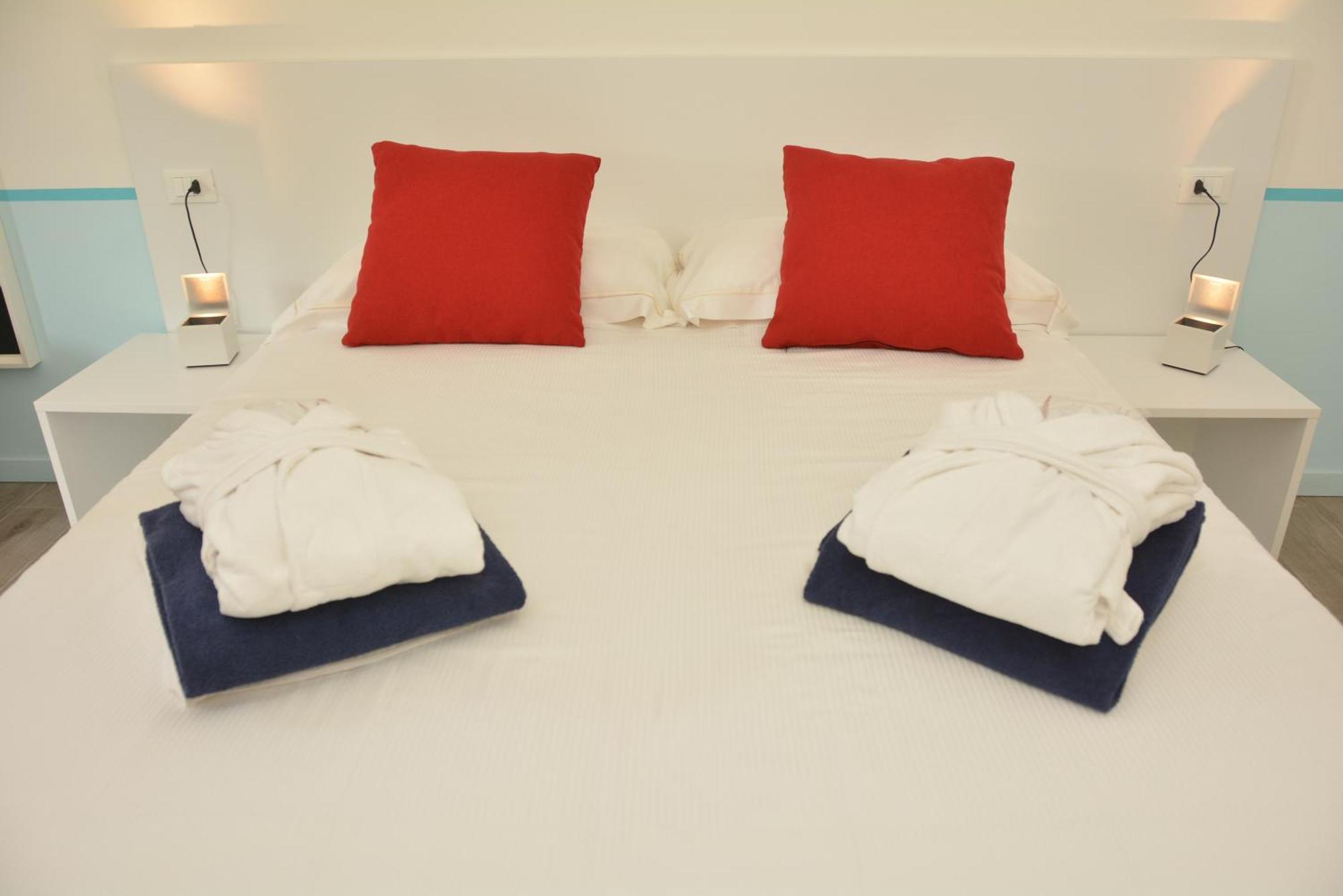 Golfo Del Sole Hotel & Holiday Resort Follonica Bagian luar foto
